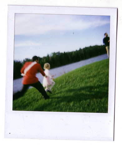 loading polaroid 024