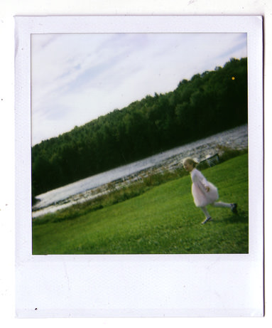 loading polaroid 033